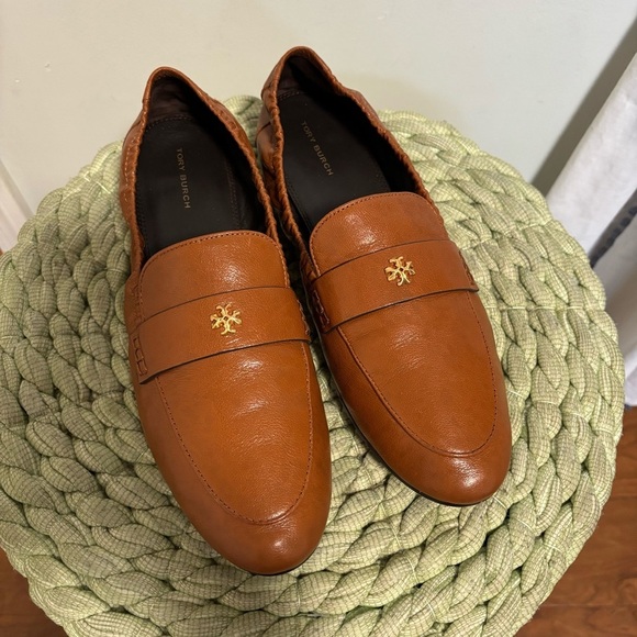 Tory Burch Ballet Bourbon Brown Leather Gold Logo Embellished Loafers - Picture 9 of 16
